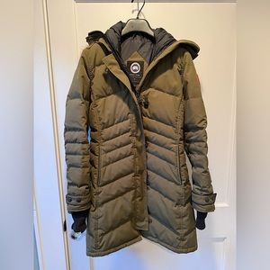 LIKE NEW, EXCELLENT CONDITION CANADA GOOSE Loretta Parka with fur trim hood